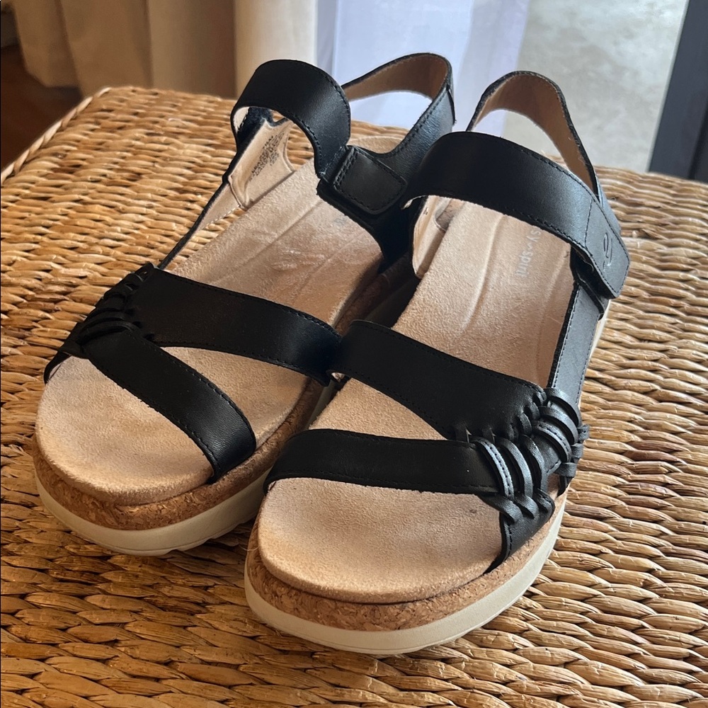 Easy Spirit Black Strappy Sandals